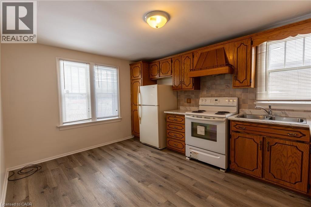 29 Mcnaughton Street, Cambridge, ON - Indoor Photo Showing Kitchen With Double Sink