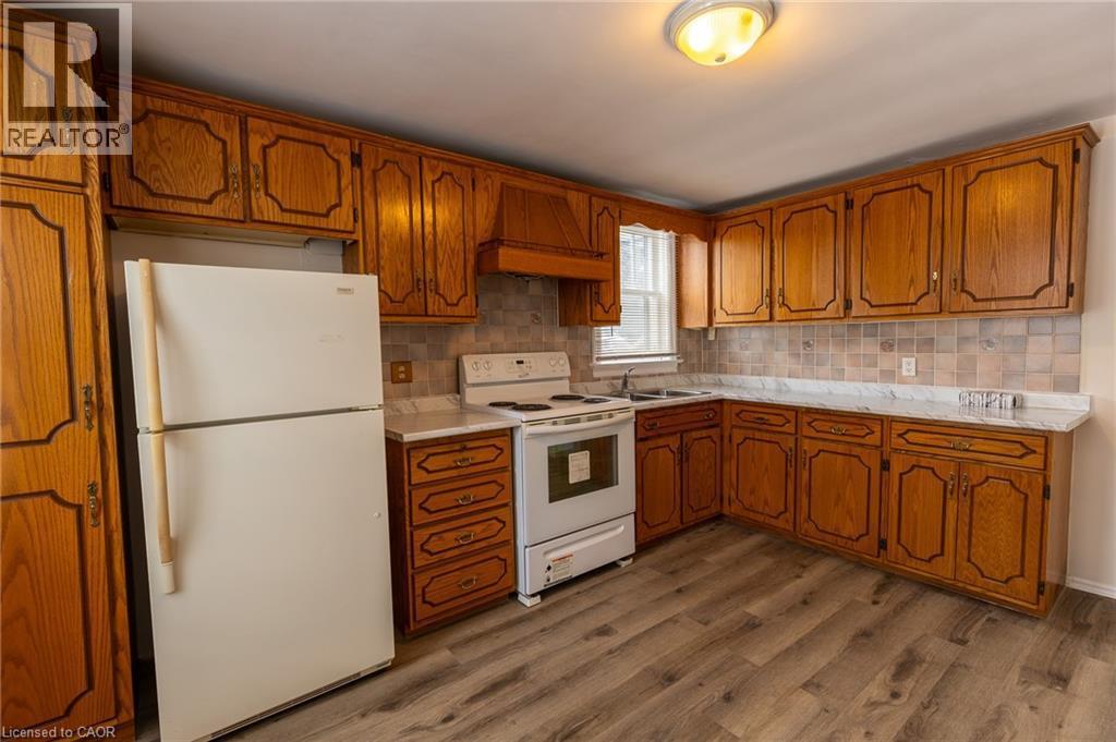 29 Mcnaughton Street, Cambridge, ON - Indoor Photo Showing Kitchen
