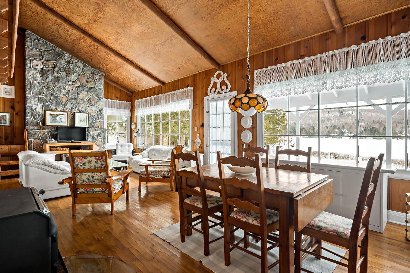 Living room - 120 Ch. Ovila, Mont-Tremblant, QC - Indoor Photo Showing Dining Room