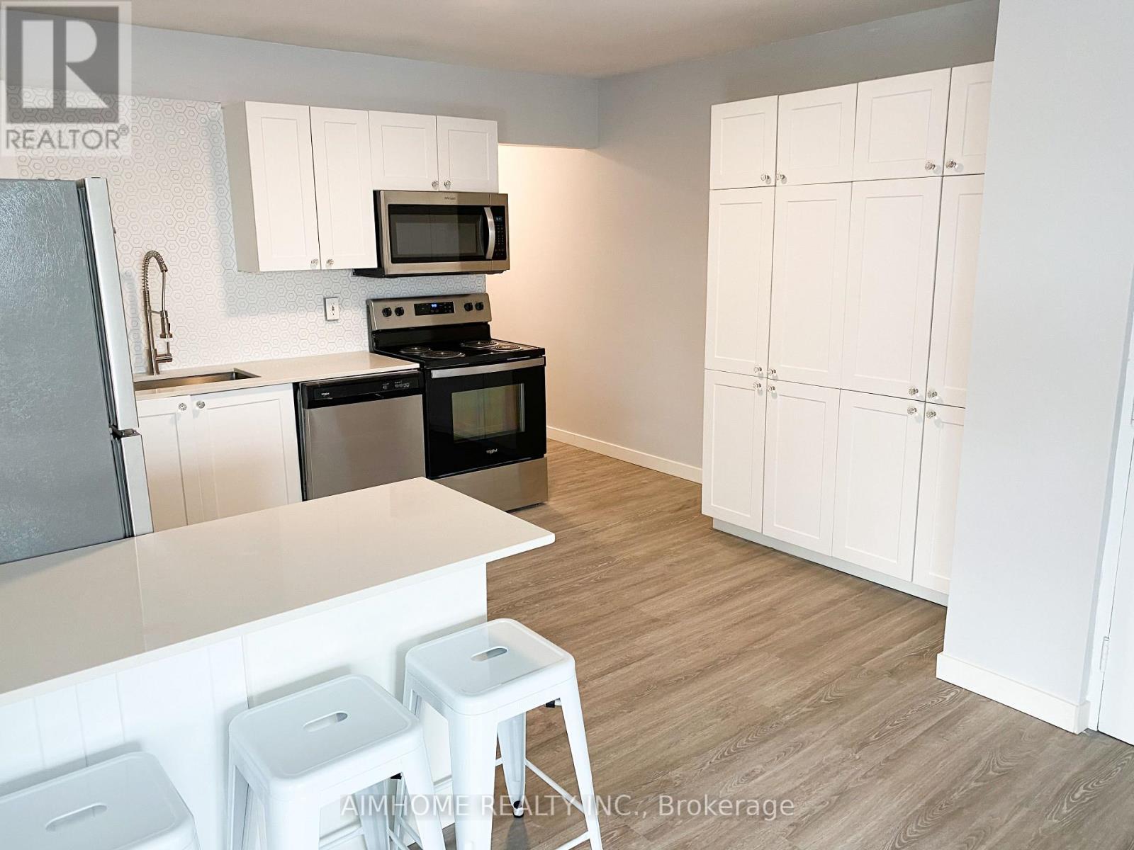 109 Westmount Road N, Waterloo, ON - Indoor Photo Showing Kitchen