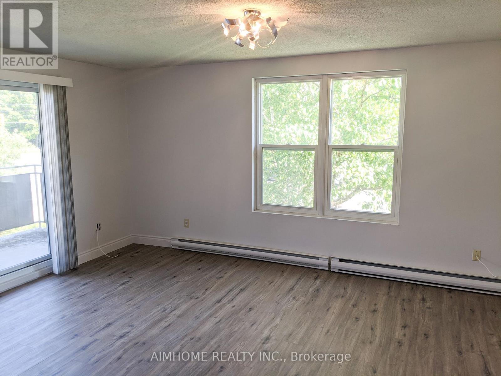 109 Westmount Road N, Waterloo, ON - Indoor Photo Showing Other Room