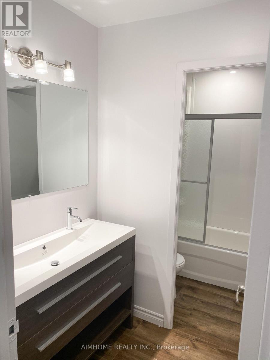 109 Westmount Road N, Waterloo, ON - Indoor Photo Showing Bathroom