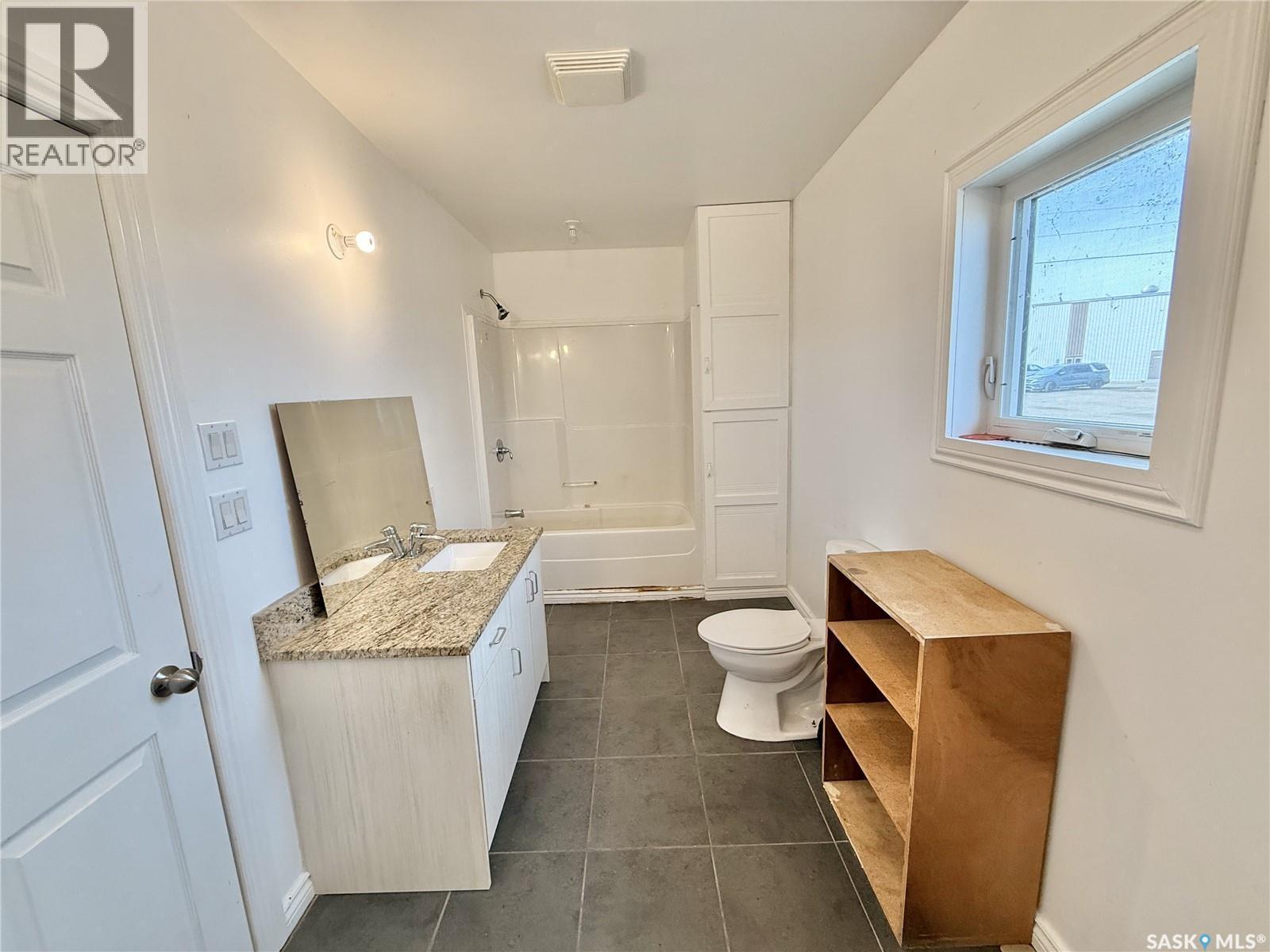 532 Leonard Street, Herbert, SK - Indoor Photo Showing Bathroom