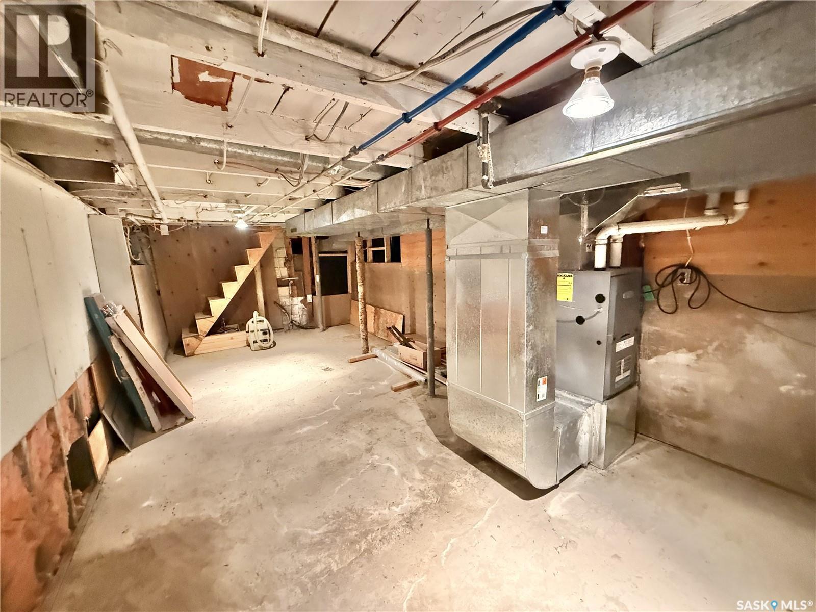 532 Leonard Street, Herbert, SK - Indoor