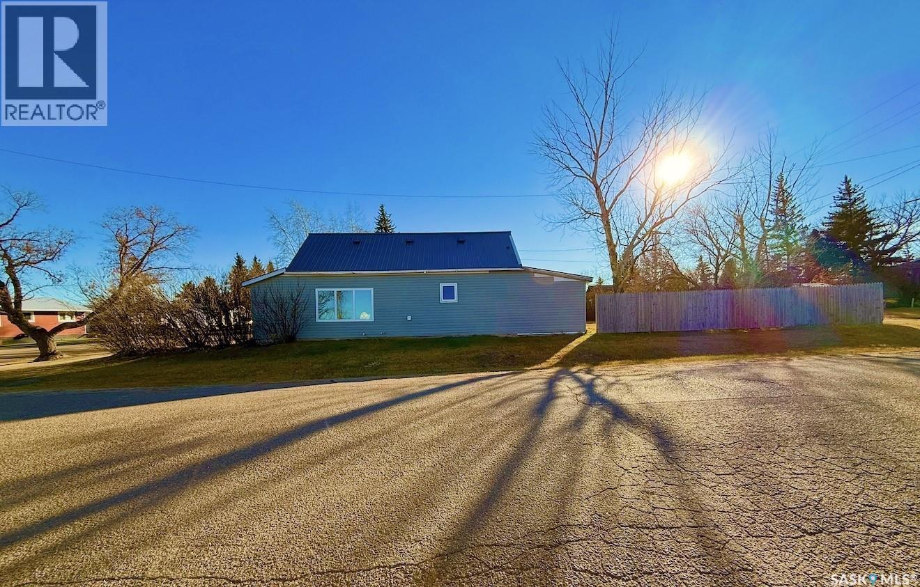 532 Leonard Street, Herbert, SK - Outdoor