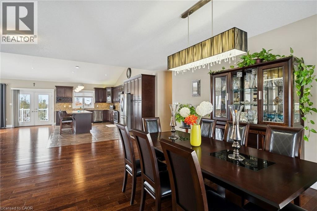 10 Brolley Crescent, Thornton, ON - Indoor Photo Showing Dining Room