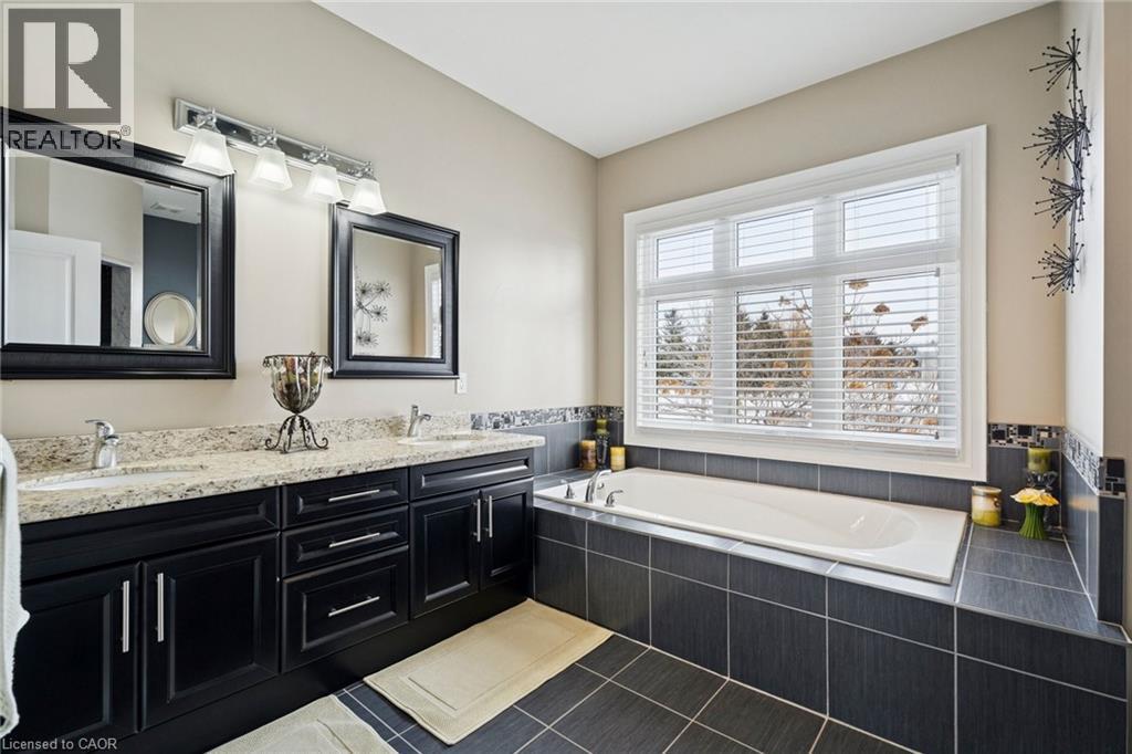 10 Brolley Crescent, Thornton, ON - Indoor Photo Showing Bathroom