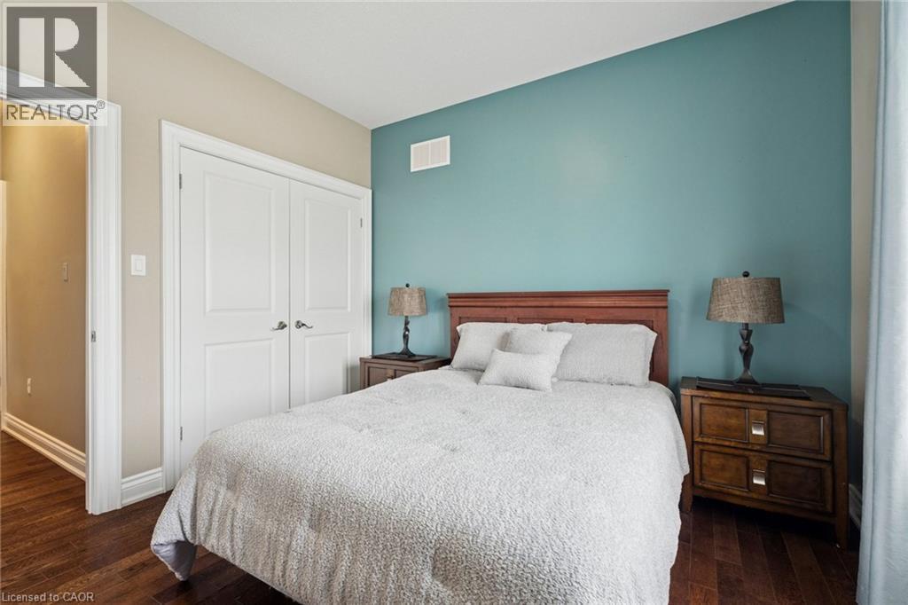 10 Brolley Crescent, Thornton, ON - Indoor Photo Showing Bedroom