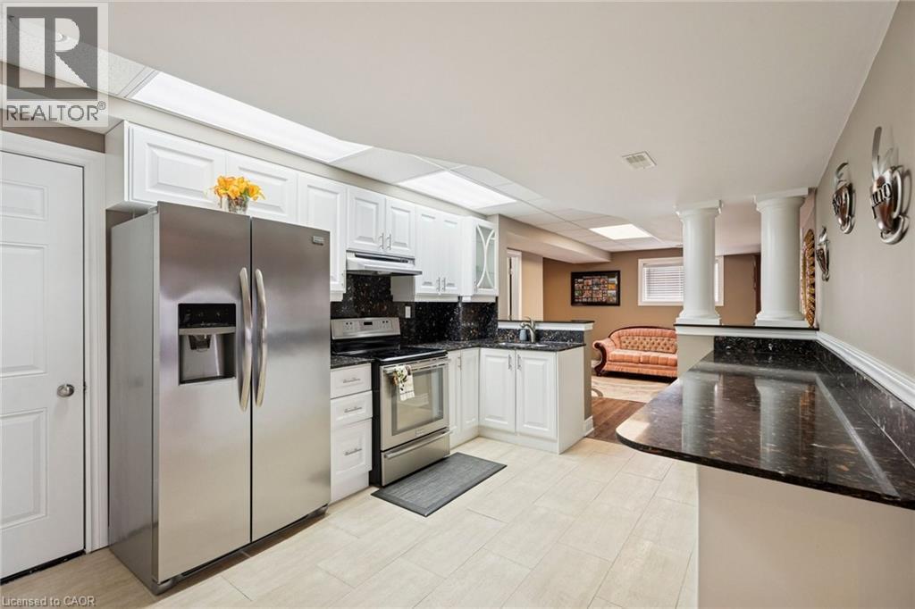 10 Brolley Crescent, Thornton, ON - Indoor Photo Showing Kitchen