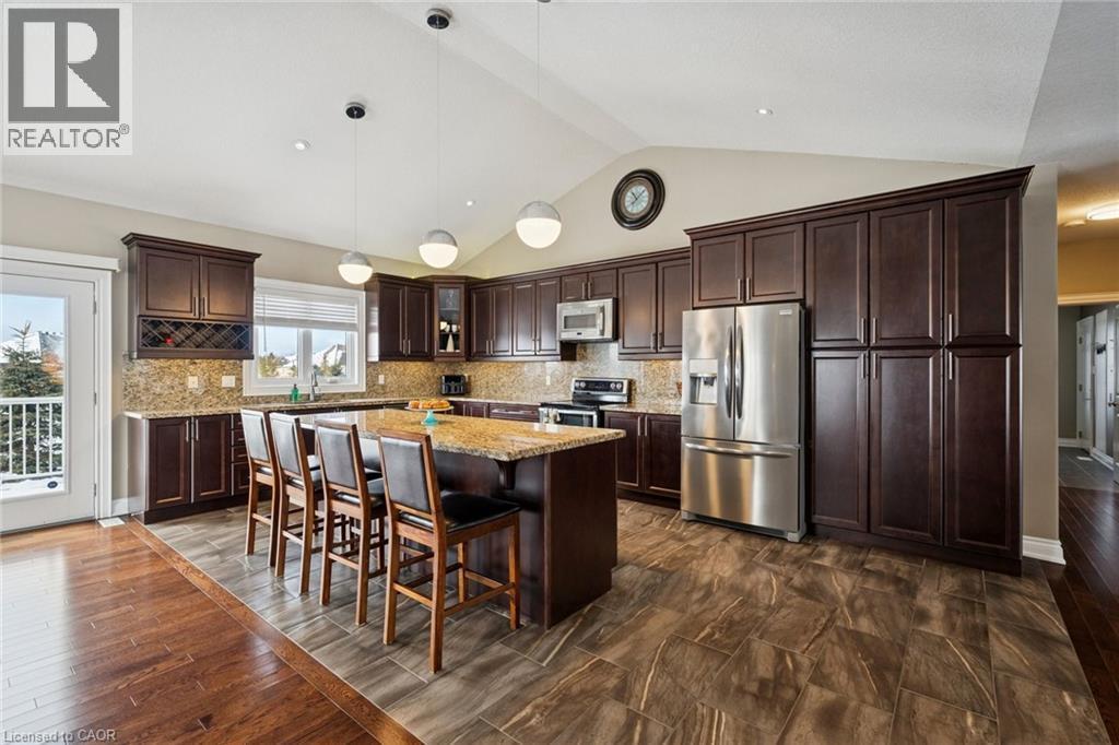 10 Brolley Crescent, Thornton, ON - Indoor Photo Showing Kitchen With Upgraded Kitchen