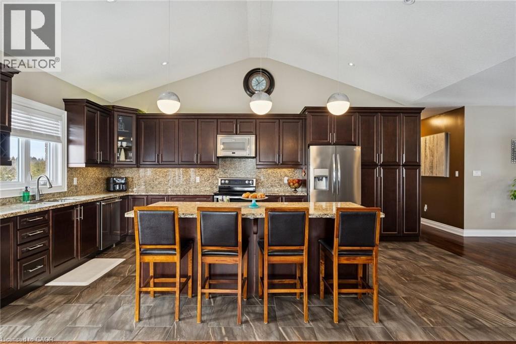 10 Brolley Crescent, Thornton, ON - Indoor Photo Showing Kitchen With Upgraded Kitchen