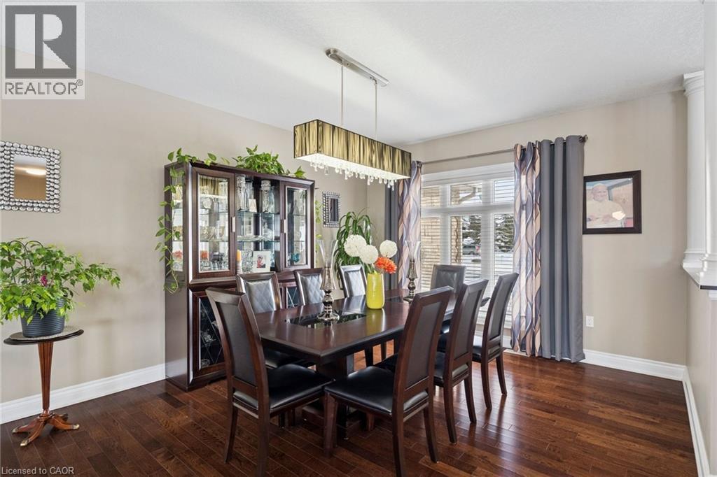 10 Brolley Crescent, Thornton, ON - Indoor Photo Showing Dining Room