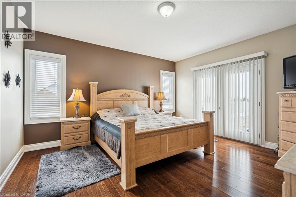 10 Brolley Crescent, Thornton, ON - Indoor Photo Showing Bedroom