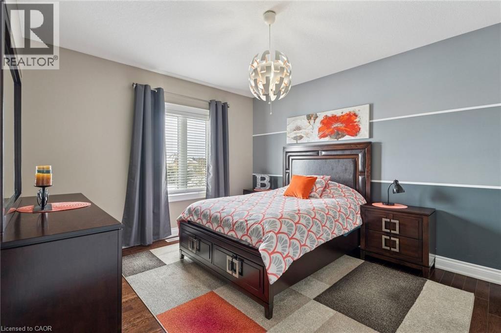 10 Brolley Crescent, Thornton, ON - Indoor Photo Showing Bedroom