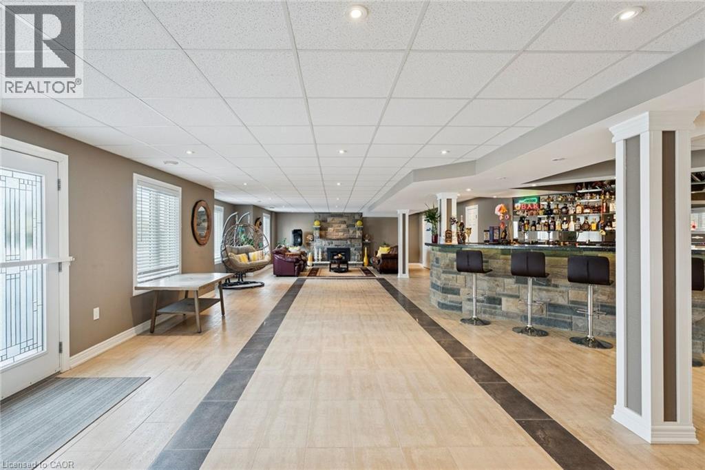 10 Brolley Crescent, Thornton, ON - Indoor Photo Showing Other Room