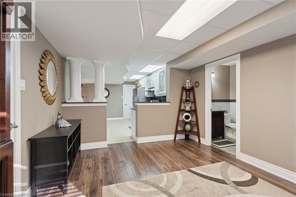 10 Brolley Crescent, Thornton, ON - Indoor Photo Showing Other Room