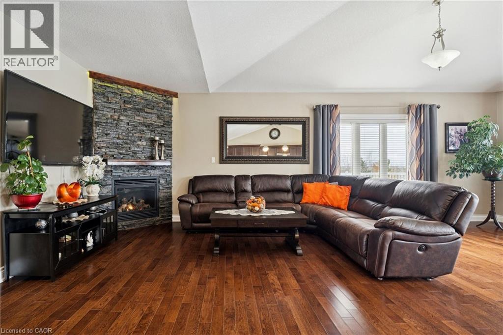 10 Brolley Crescent, Thornton, ON - Indoor Photo Showing Living Room With Fireplace