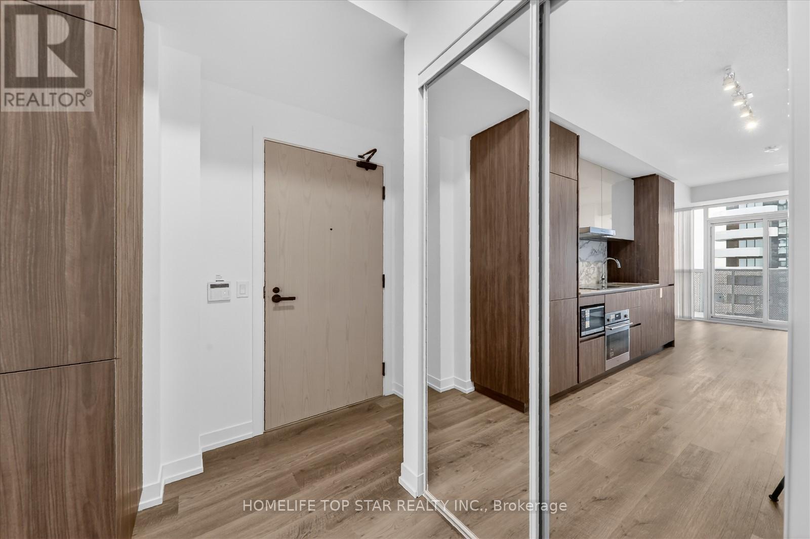 5601 - 8 Interchange Way, Vaughan, ON - Indoor Photo Showing Other Room