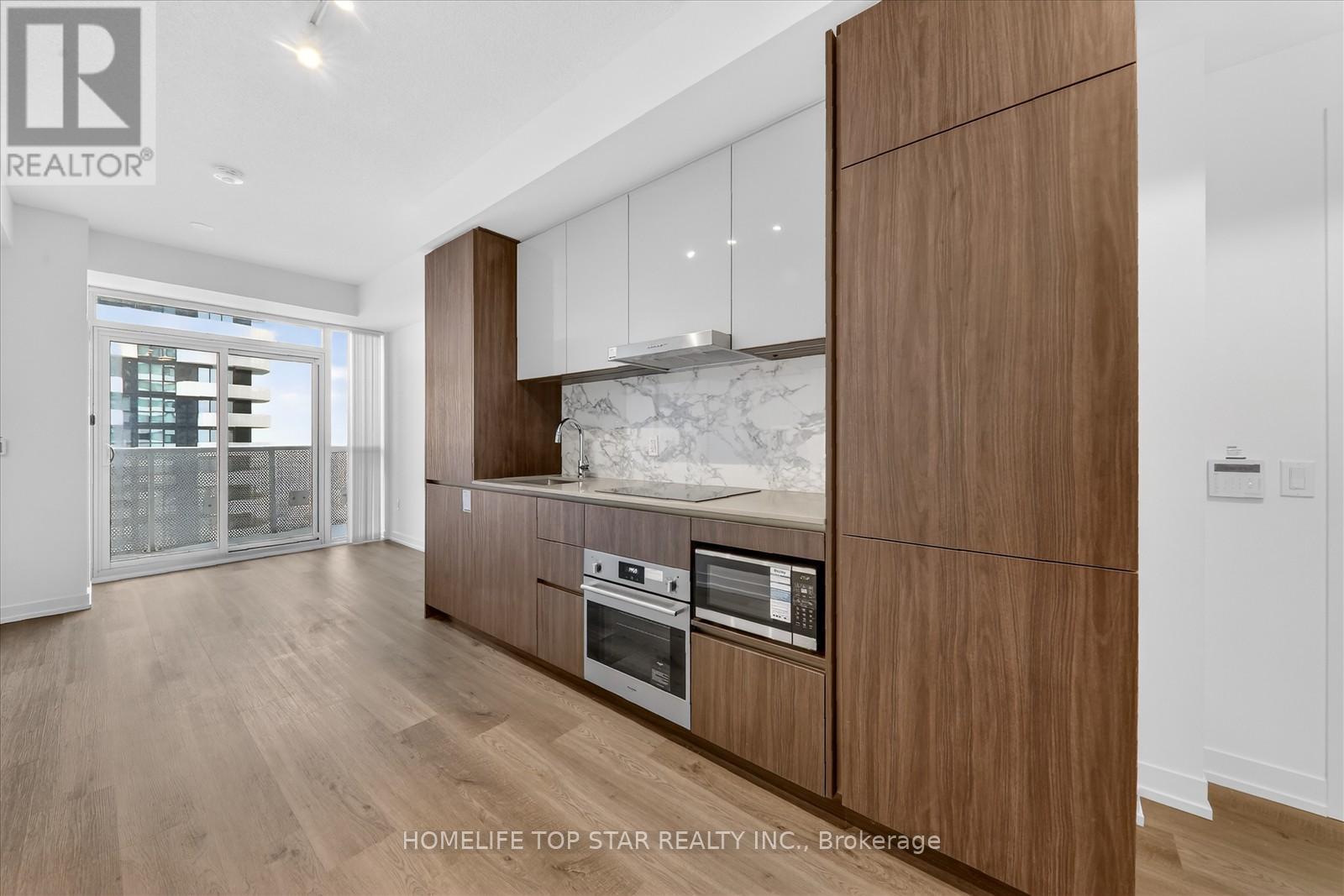 5601 - 8 Interchange Way, Vaughan, ON - Indoor