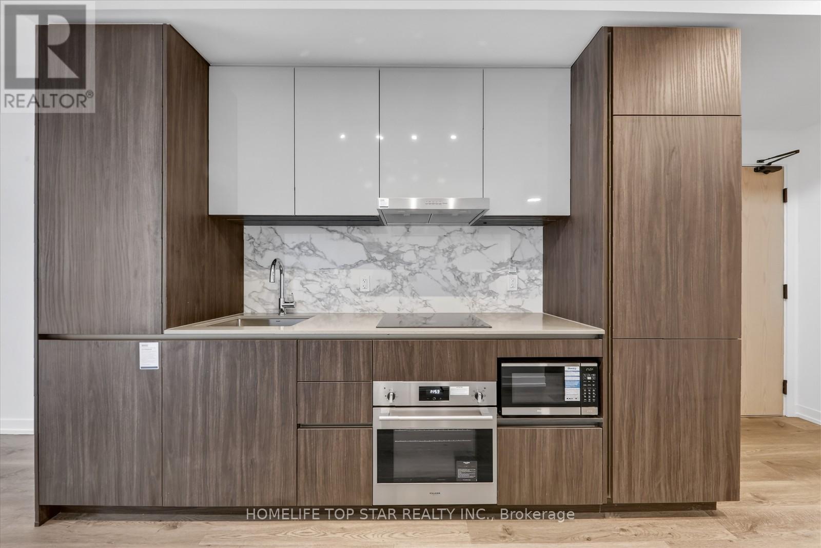 5601 - 8 Interchange Way, Vaughan, ON - Indoor Photo Showing Kitchen