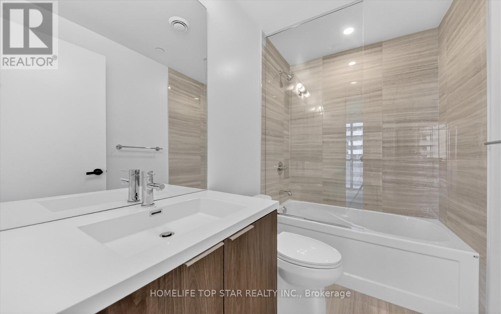 5601 - 8 Interchange Way, Vaughan, ON - Indoor Photo Showing Bathroom