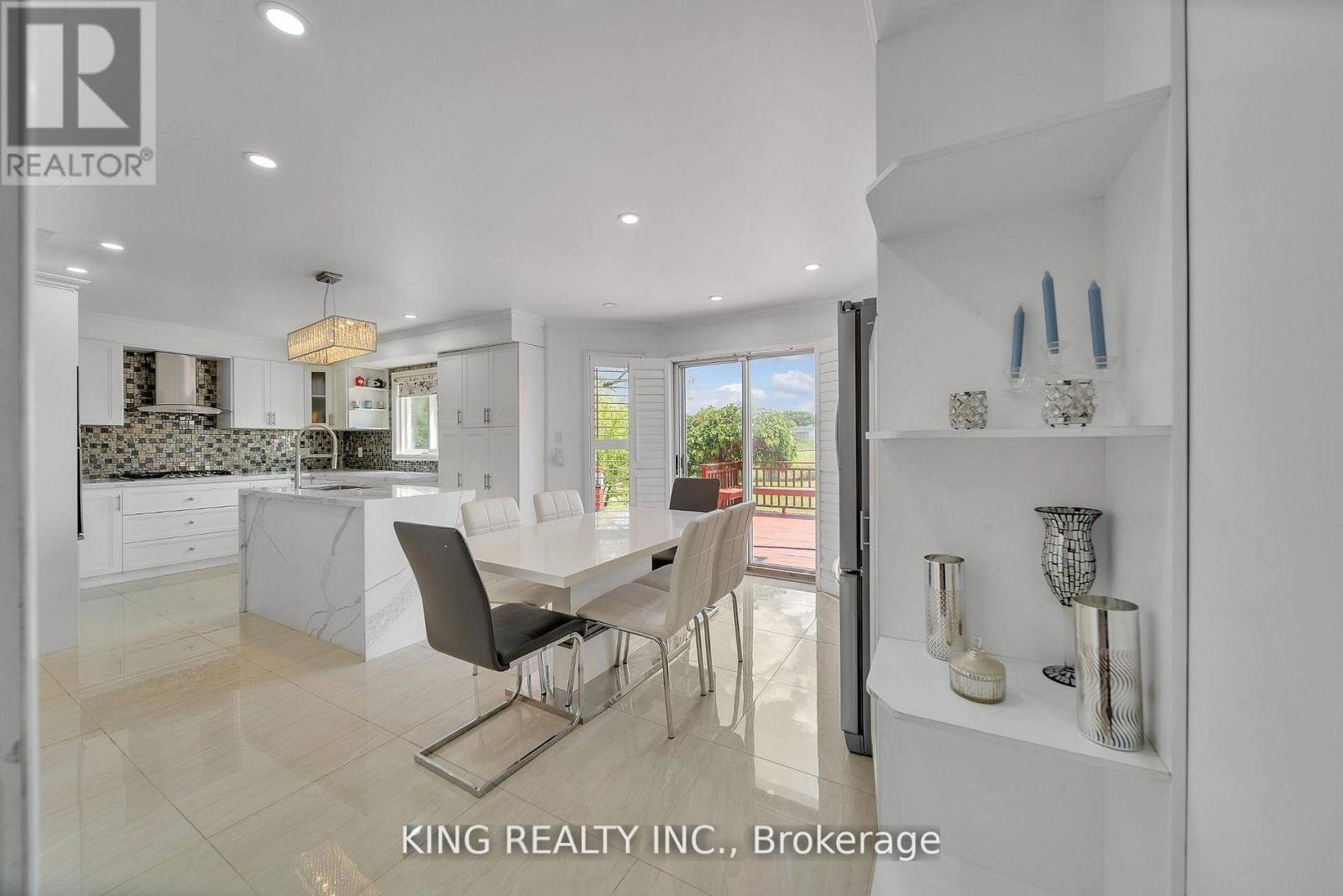 2606 Ambercroft Trail, Mississauga, ON - Indoor Photo Showing Dining Room