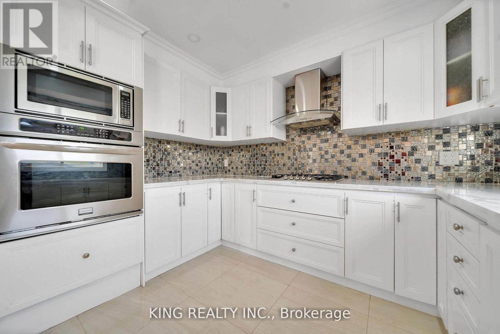 2606 Ambercroft Trail, Mississauga, ON - Indoor Photo Showing Kitchen
