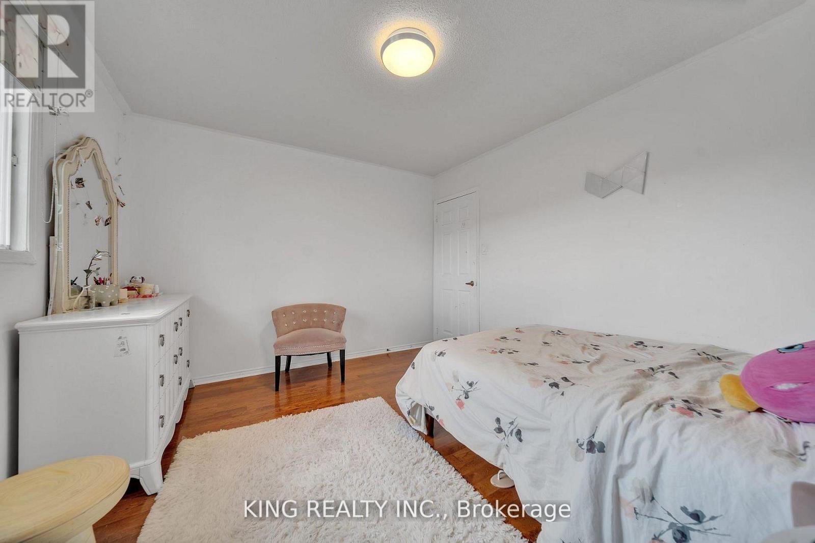 2606 Ambercroft Trail, Mississauga, ON - Indoor Photo Showing Bedroom