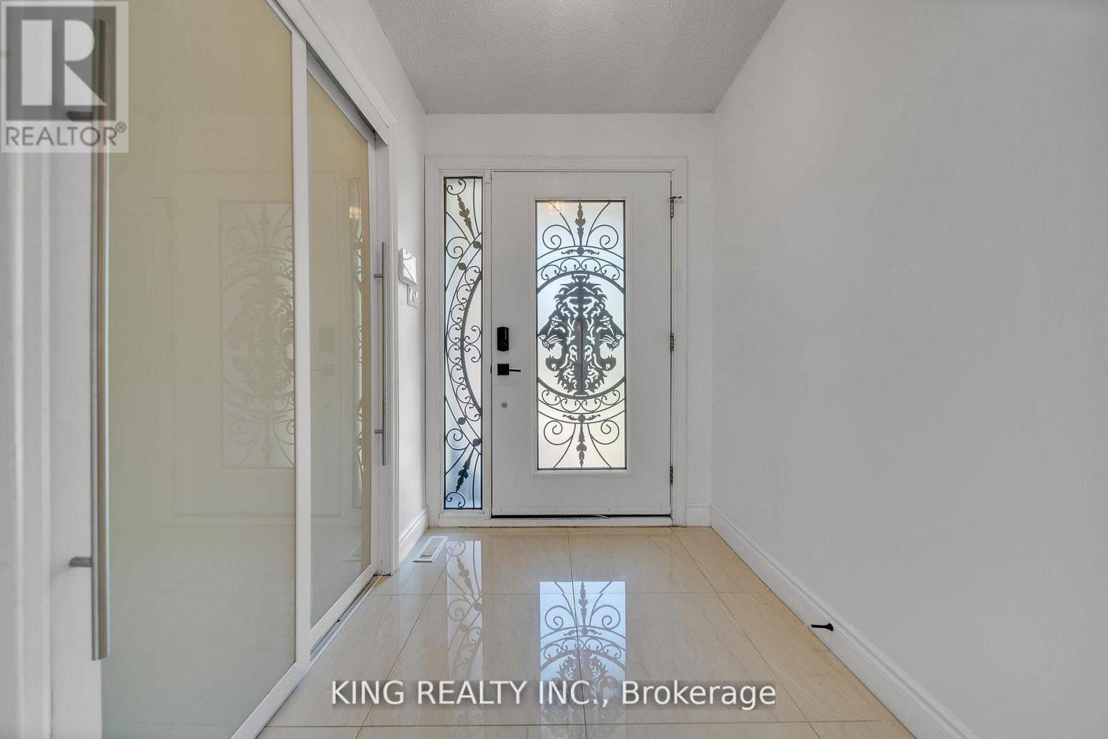 2606 Ambercroft Trail, Mississauga, ON - Indoor Photo Showing Other Room