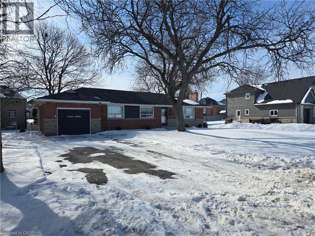 8199 Twenty Road E, Hamilton, ON - Outdoor