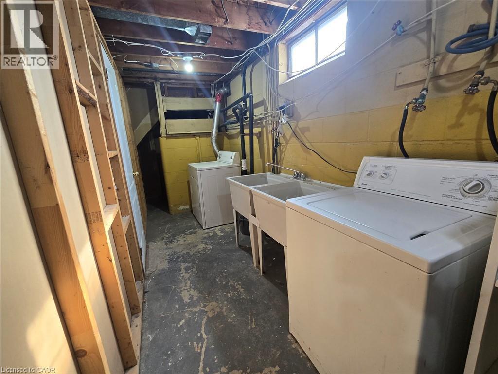 8199 Twenty Road E, Hamilton, ON - Indoor Photo Showing Laundry Room
