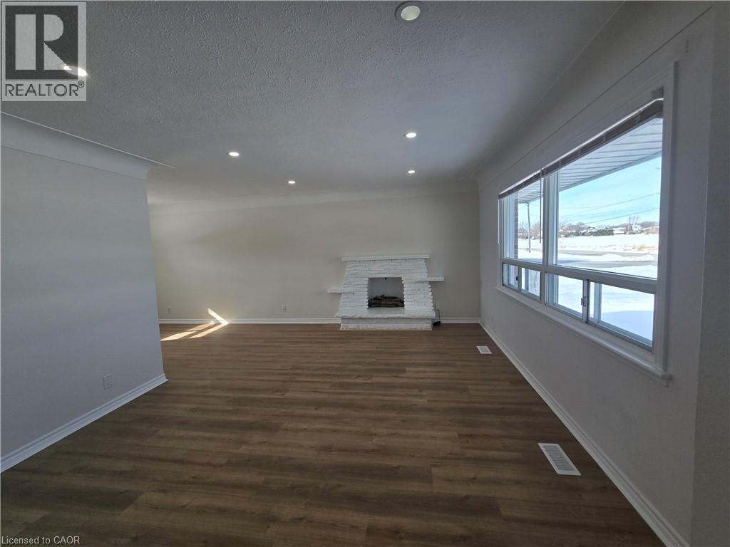 8199 Twenty Road E, Hamilton, ON - Indoor Photo Showing Other Room