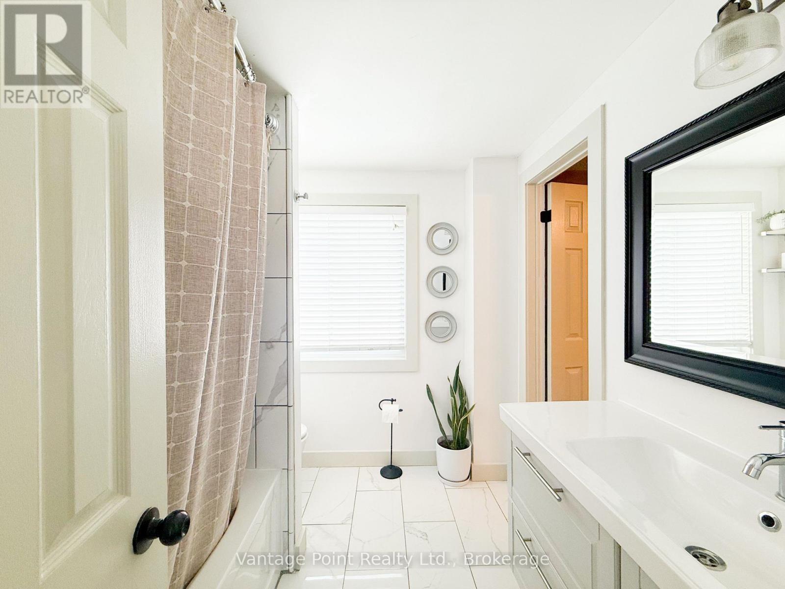 331 Morrison Road, Kitchener, ON - Indoor Photo Showing Bathroom