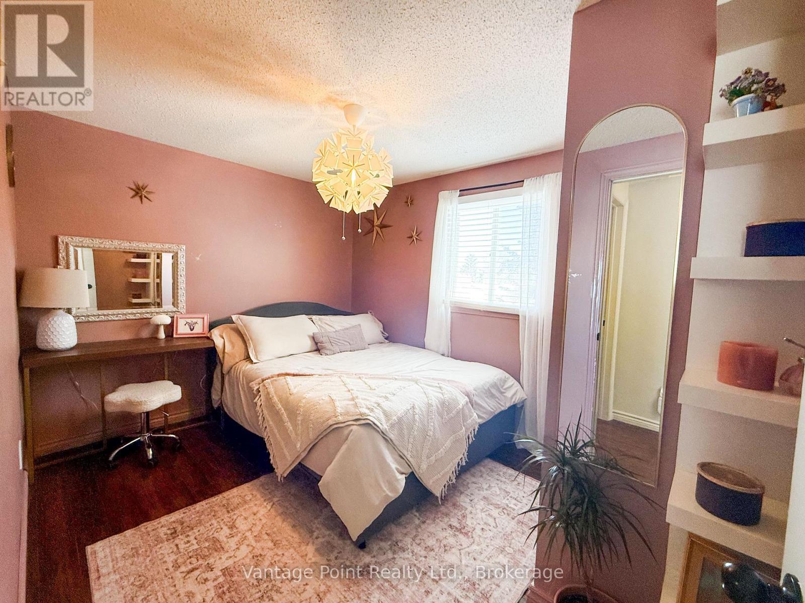 331 Morrison Road, Kitchener, ON - Indoor Photo Showing Bedroom