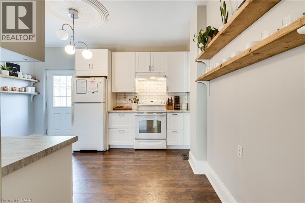 187 Oak Avenue, Hamilton, ON - Indoor Photo Showing Kitchen