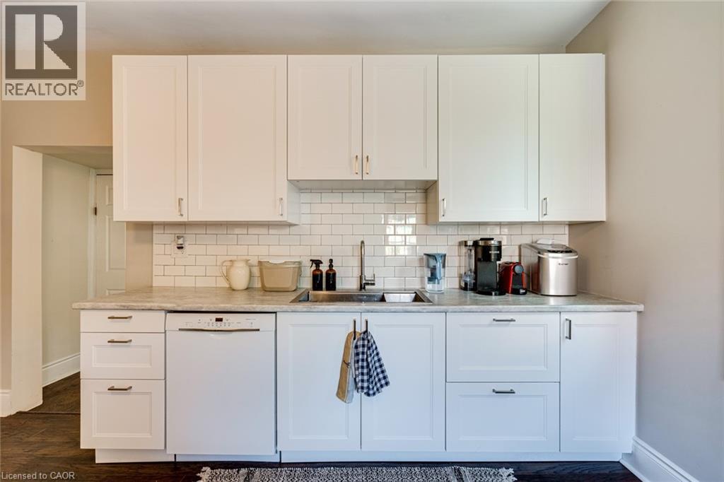 187 Oak Avenue, Hamilton, ON - Indoor Photo Showing Kitchen