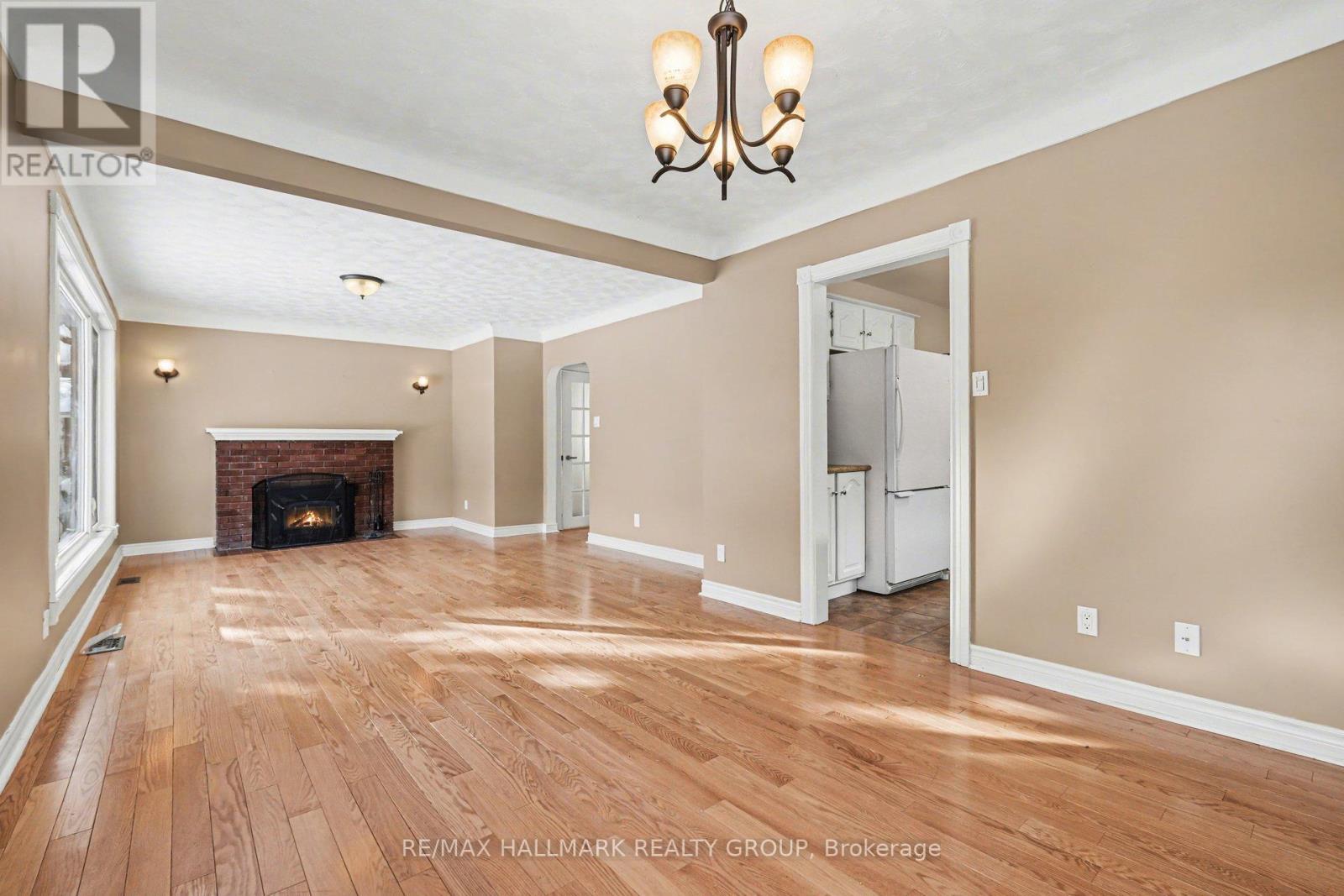 1530 Weyburn Street, Ottawa, ON - Indoor With Fireplace