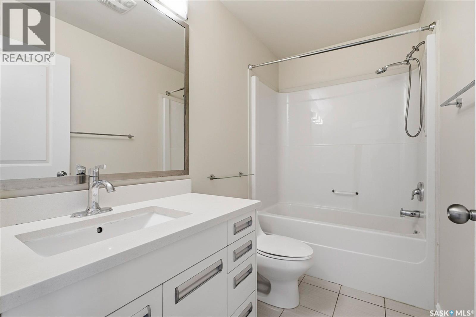 241 245 Ashworth Crescent, Saskatoon, SK - Indoor Photo Showing Bathroom