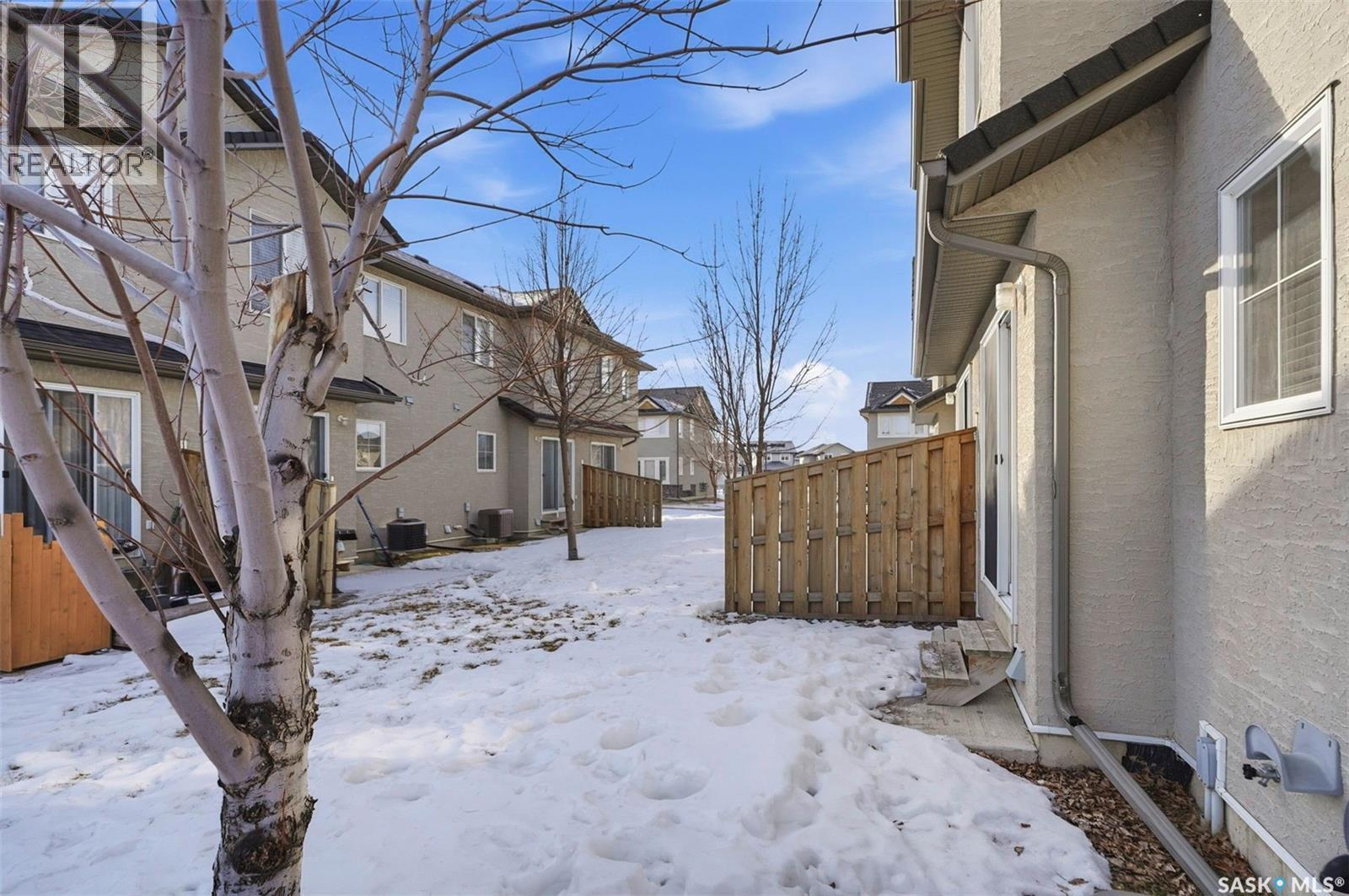 241 245 Ashworth Crescent, Saskatoon, SK - Outdoor