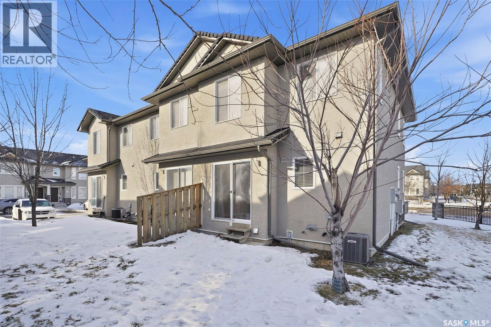 241 245 Ashworth Crescent, Saskatoon, SK - Outdoor