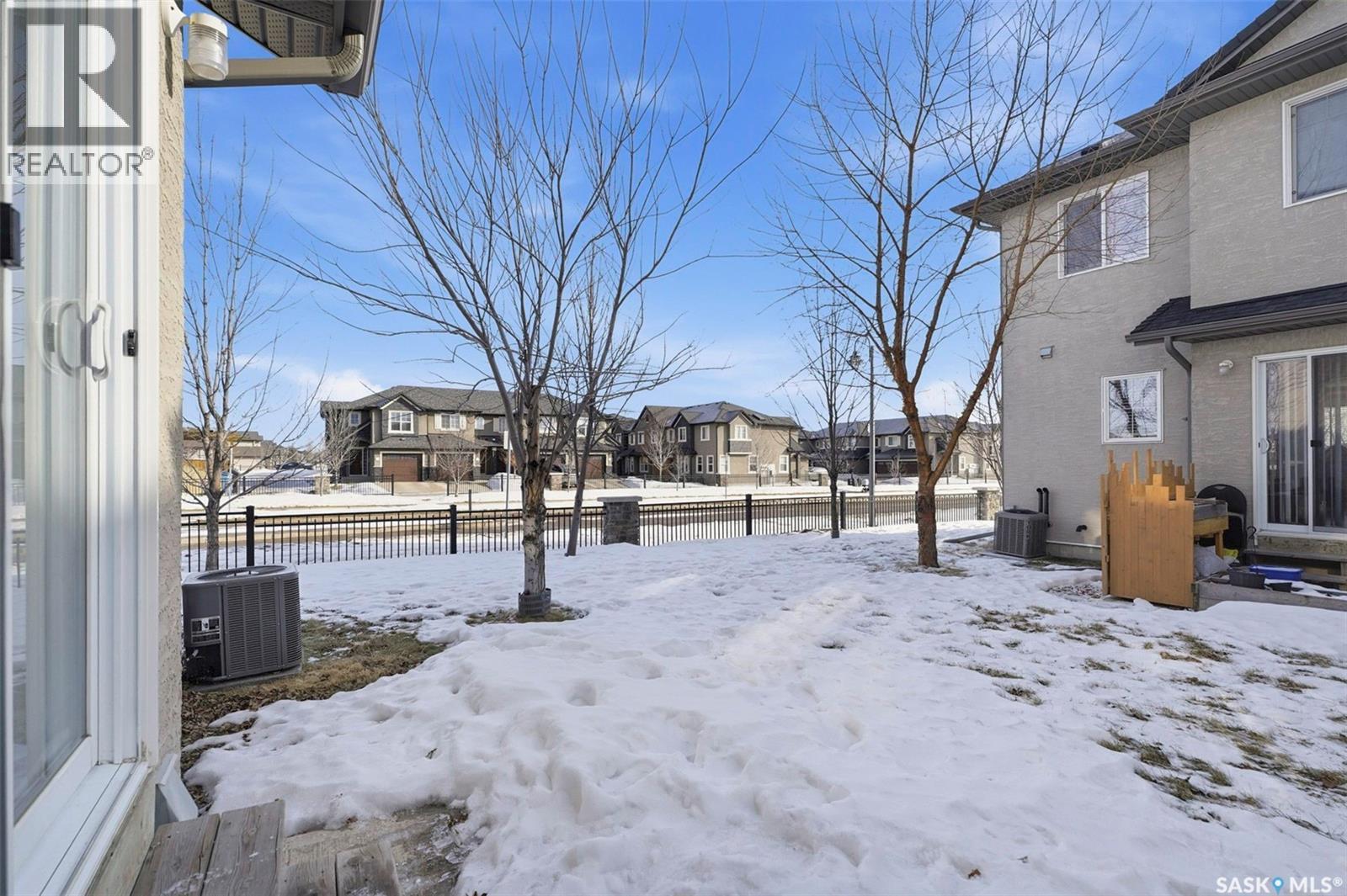 241 245 Ashworth Crescent, Saskatoon, SK - Outdoor