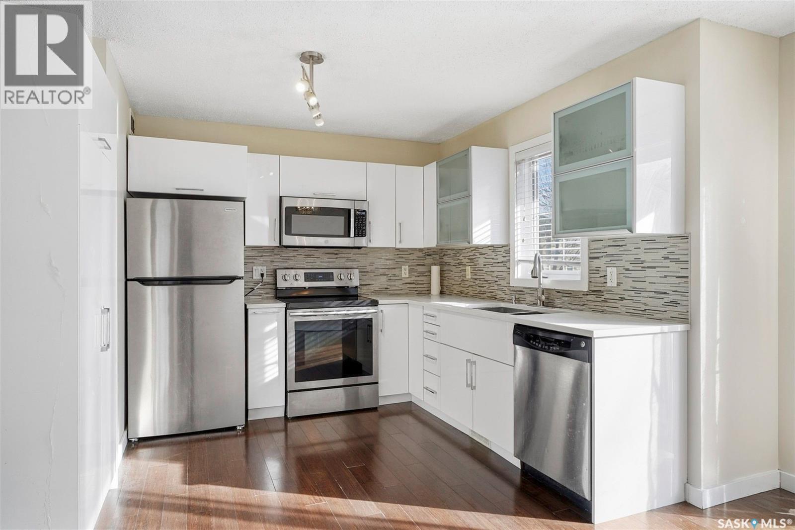 241 245 Ashworth Crescent, Saskatoon, SK - Indoor Photo Showing Kitchen With Upgraded Kitchen