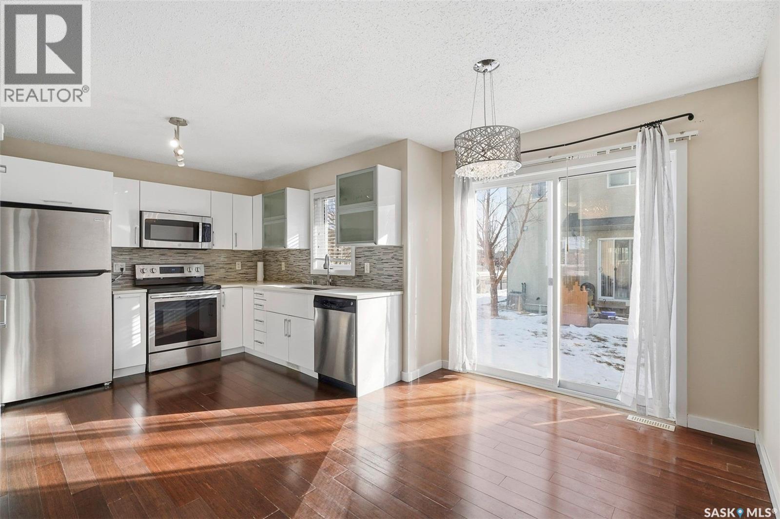 241 245 Ashworth Crescent, Saskatoon, SK - Indoor Photo Showing Kitchen