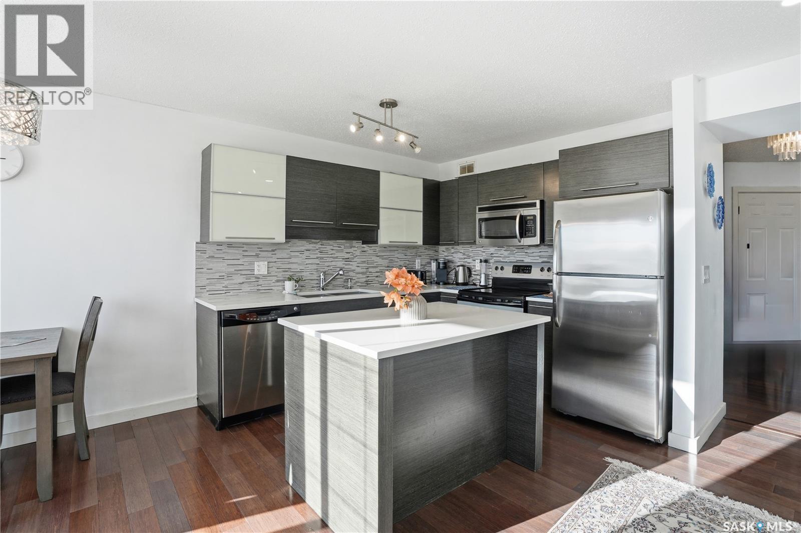 106 410 Ledingham Way, Saskatoon, SK - Indoor Photo Showing Kitchen With Stainless Steel Kitchen With Upgraded Kitchen