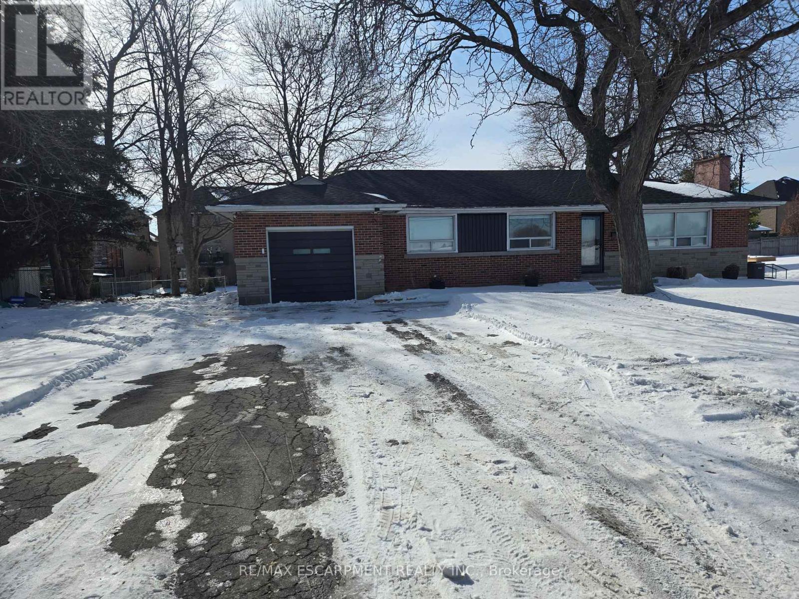 8199 Twenty Road E, Hamilton, ON - Outdoor