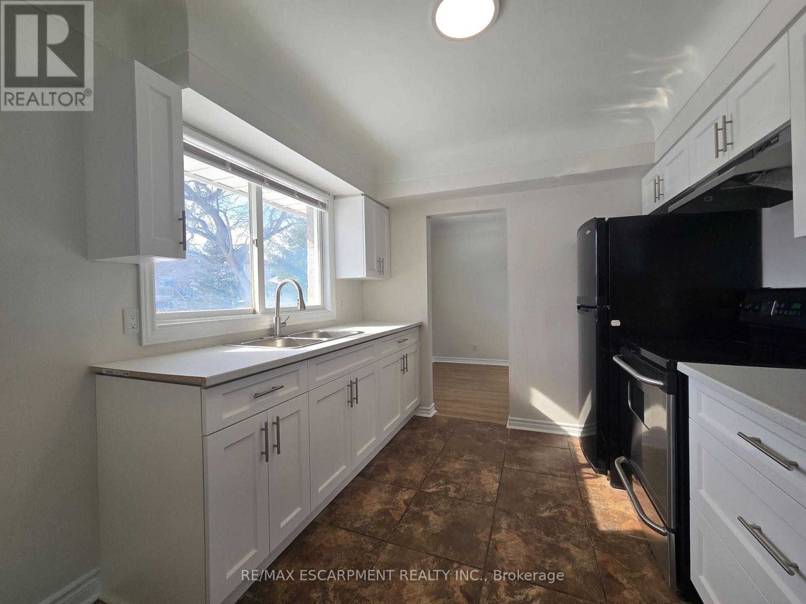 8199 Twenty Road E, Hamilton, ON - Indoor Photo Showing Kitchen With Double Sink
