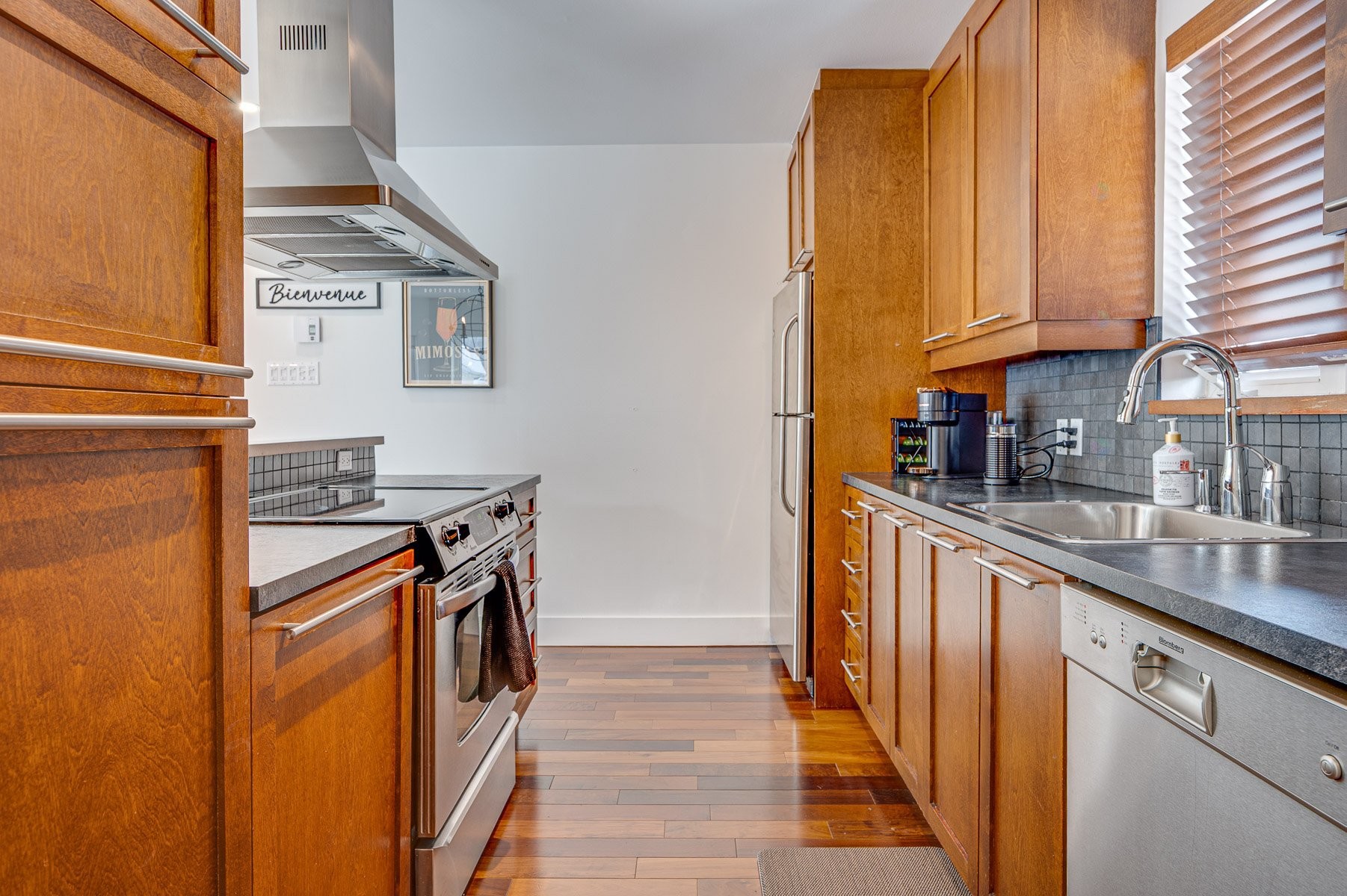 Kitchen - 305 Crois. Des Neiges, Saint-Sauveur, QC - Indoor Photo Showing Kitchen With Double Sink
