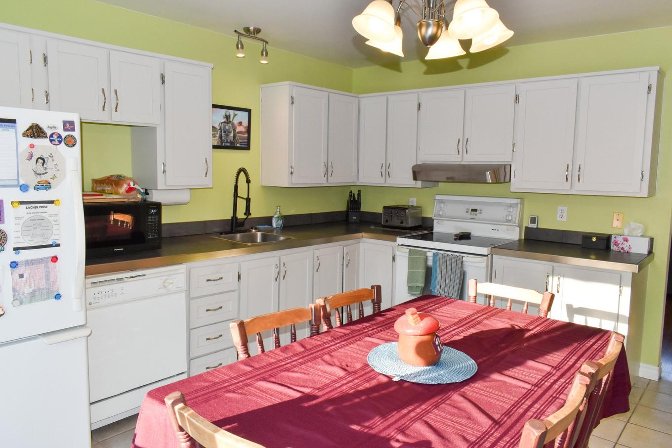 Cuisine - 110 Rue Benoit, Drummondville, QC - Indoor Photo Showing Kitchen