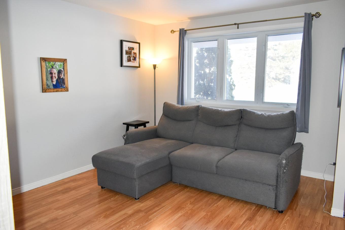 Salon - 110 Rue Benoit, Drummondville, QC - Indoor Photo Showing Living Room