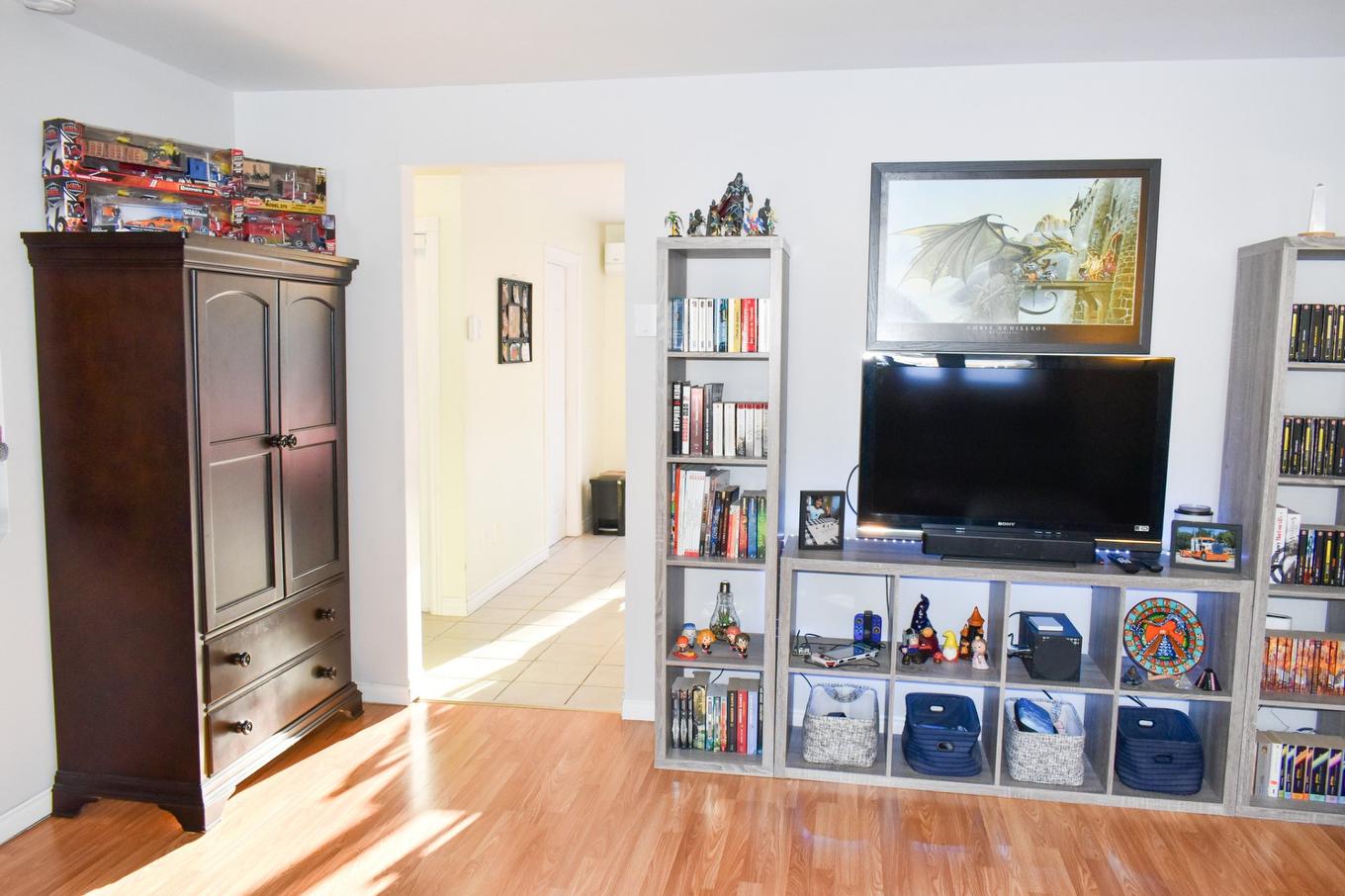 Salon - 110 Rue Benoit, Drummondville, QC - Indoor